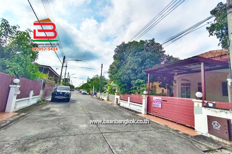 LINE_ALBUM_No. 011097หมู่บ้านฐานมั่นคงบงกช 7_251110_19