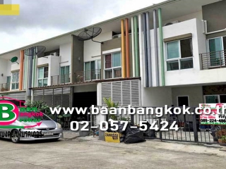 1897, ขาย ทาวน์เฮาส์ 2 ชั้น เนื้อที่ 19.9 ตรว. มี 3 ห้องนอน 2 ห้องน้ำ 1 ห้องครัว 1 ห้องรับเเขก โครงการ ซิตี้เซนส์-วัชรพล ถนนรามอินทรา เขตบางเขน