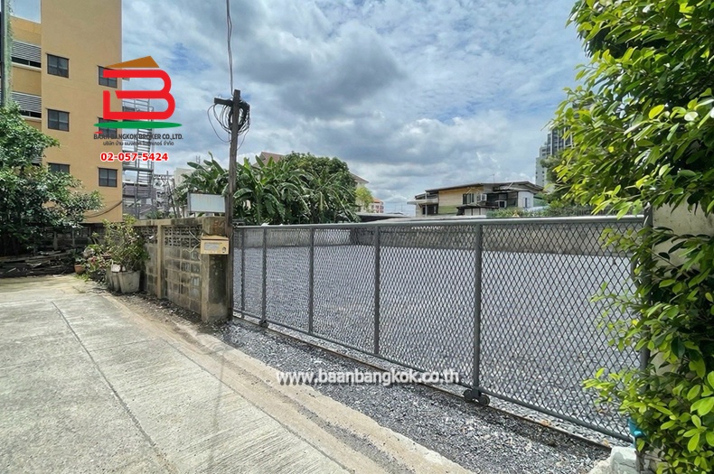 ที่ดินเปล่า ถมแล้ว ซอยสุทธิพงศ์ 1/4 เนื้อที่ 119 ตรว. ใกล้สถานีตำรวจนครบาลสุทธิสาร ถนนรัชดาภิเษก แขวงบางซื่อ เขตบางกะปิ