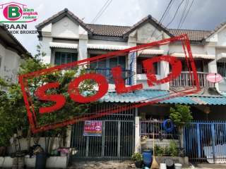 2261, ขาย ทาวน์เฮาส์ 2 ชั้น พร้อมเฟอร์ฯ เนื้อที่ 21.6 ตรว. มี 3 ห้องนอน 2 ห้องน้ำ 1 ห้องครัว 1 ห้องเก็บของ 1 ห้องซักรีด โครงการ ศุภากร ถนนกรุงเทพฯ-บางกรวย อ.ไทรน้อย จ.นนทบุรี