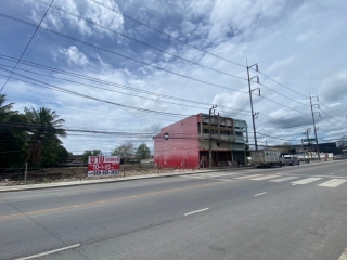 08427, ที่ดิน ถมเเล้ว เนื้อที่ 4-0-79 ไร่ ซ.ท้ายบ้าน 40 (ใกล้ท่าเรือยูนิไทย) ถนนสุขุมวิทสายเก่า อ.เมือง จ.สมุทรปราการ