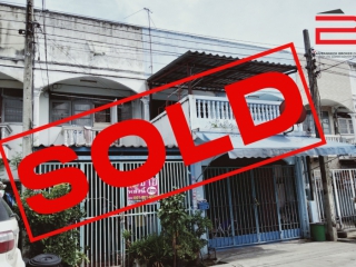 2421, ขาย ทาวน์เฮาส์ 2 ชั้น เนื้อที่ 19.8 ตรว. มี 2 ห้องนอน 2 ห้องน้ำ 1 ห้องครัว โครงการ ธีรวรรณ ถนนรามอินทรา เขตมีนบุรี