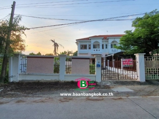 03677, ทาวน์เฮาส์ ศิริวรรณชวนชม บางกรวย พื้นที่ 80.9 ตรว. เนื้อที่เยอะมาก หลังริม ราคาถูก คุ้มสุดๆ มี 3 ห้องนอน 1 ห้องน้ำ ถนนบางกรวย-ไทรน้อย อ.บางบัวทอง จ.นนทบุรี 