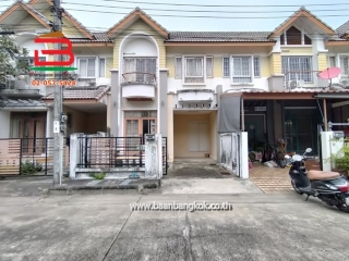 11422, ทาวน์เฮาส์ การ์เด้น สวีท ดิ อินดี้ โฮม (ใกล้ตลาดน้ำขวัญเรียม) เนื้อที่ 20.7 ตรว. ถนนราษฎร์พัฒนา เขตสะพานสูง 