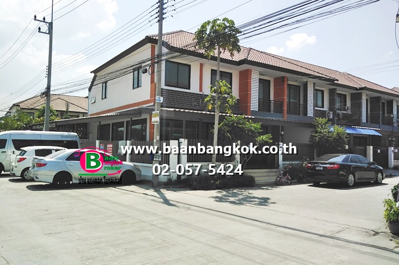 ขาย ทาวน์เฮาส์ 2 ชั้น หลังมุม เนื้อที่ 35.9 ตรว. มี 4 ห้องนอน 2 ห้องน้ำ โครงการ ทรัพย์รุ่งเรืองซิตี้ 1 ซอยบ้านเก่า ซ.12 ถ.กรุงเทพฯ-ชลบุรีสายใหม่ อ.พานทอง จ.ชลบุรี