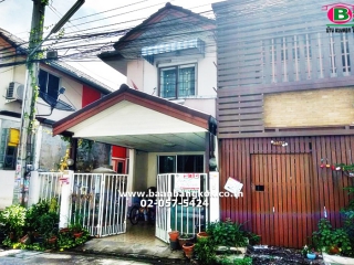 2739, ขาย ทาวน์เฮาส์ 2 ชั้น หลังมุม เนื้อที่ 20.1 ตรว. มี 2 ห้องนอน 2 ห้องน้ำ 1 ห้องครัว โครงการ นวรัตน์ ถนนรัตนาธิเบศร์ อ.บางบัวทอง จ.นนทบุรี