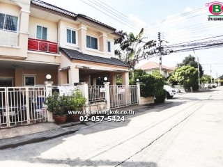 2828, ขาย ทาวน์เฮาส์ 2 ชั้น หลังมุม พร้อมอยู่+เฟอร์ฯบางส่วน เนื้อที่ 31.7 ตรว. มี 3 ห้องนอน 2 ห้องน้ำ 1 ห้องครัว โครงการ สินธานี แกรนด์วิลล์ ถนนรังสิต-นครนายก อ.ธัญบุรี จ.ปทุมธานี
