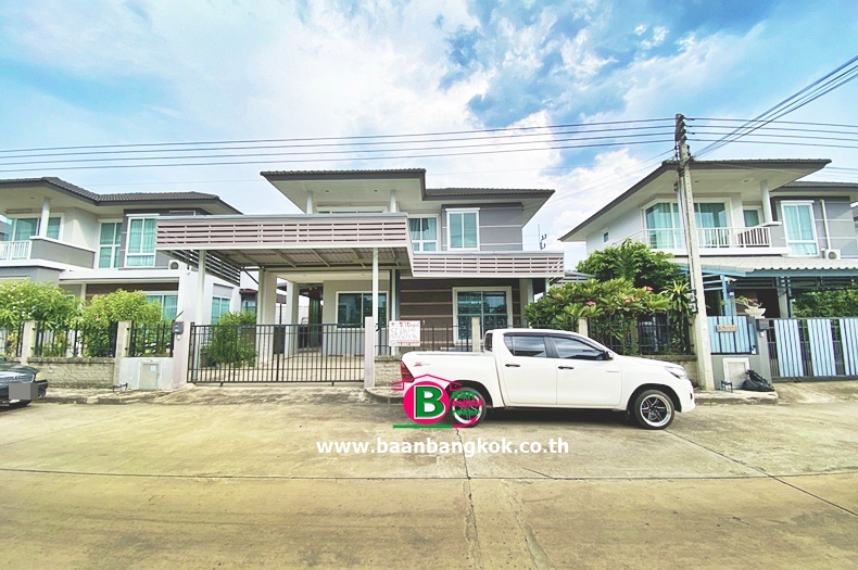 บ้านเดี่ยว 2 ชั้น โครงการ ฉัตรหลวง 14 รังสิต-คลองสาม เนื้อที่ 56.1 ตรว. มี 3 ห้องนอน 3 ห้องน้ำ ถนนรังสิต-นครนายก คลองหลวง ปทุมธานี