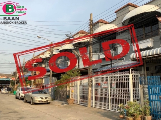 2718, ขาย ทาวน์เฮาส์ 2 ชั้น พร้อมอยู่ เนื้อที่ 36 ตรว. โครงการ เก้าเเสน เขตคันนายาว