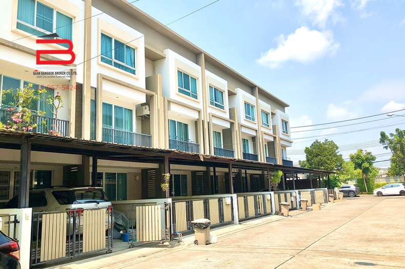 ทาวน์โฮม หมู่บ้าน ลุมพินี ทาวน์ เพลส เนื้อที่ 19.4 ตรว. ถนนพหลโยธิน เขตจตุจักร