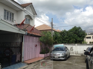 205, ทาวน์เฮ้าส์ หลังมุม หมู่บ้านบัวทองพาร์ควิลล์ 1 บางกรวย-ไทรน้อย เนื้อที่ 30 ตรว. ต่อเติม ขายถูกมาก ทำเลดี 
