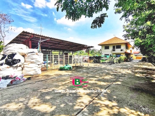 03282, ที่ดินพร้อมบ้านเดี่ยว 2 ชั้นและโกดัง เนื้อที่ 1-3-68 ไร่ เลียบคลองเปรมประชา เทศบาลตำบลหลักหก มี 3 ห้องนอน 2 ห้องน้ำ ถนนLocal Road เมือง ปทุมธานี