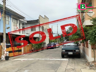 02876, ทาวน์เฮาส์ 2 ชั้น โครงการ ร็อคการ์เด้นโฮม 2 เนื้อที่ 16 ตรว. มี 2 ห้องนอน 2 ห้องน้ำ ถนนวัชรพล บางเขน