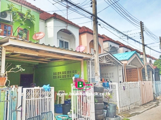 03412, ทาวน์เฮาส์ 2 ชั้น โครงการ เปี่ยมสุข การ์เด้นวิลล์ เนื้อที่ 18 ตรว. มี 2 ห้องนอน 2 ห้องน้ำ ถนนกรุงเทพฯ-ปทุมฯ อ.เมืองปทุมธานี จ.ปทุมธานี