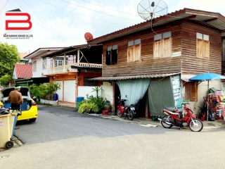 07131, บ้านครึ่งตึกครึ่งไม้ 2 ชั้น ซอยพหลโยธิน 50 แยก 11-15-3 เนื้อที่ 60 ตรว. มี 3 ห้องนอน 2 ห้องน้ำ ถนนพหลโยธิน เขตสายไหม