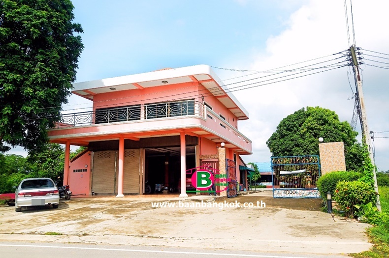 บ้านเดี่ยว 2 ชั้นพร้อมร้านอาหารเรือนไม้ 1 หลัง ถนนโพรงมะเดื่อ ใกล้ตลาดหุบรัก เนื้อที่ 400 ตรว. มี 3 ห้องนอน 3 ห้องน้ำ ถนนโพรงมะเดื่อ อ.เมือง จ.นครปฐม