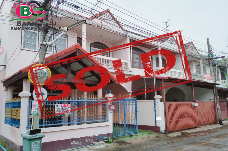 ทาวน์เฮาส์ 2 ชั้น โครงการ ถาวรวิลล่า เนื้อที่ 35 ตรว. มี 3 ห้องนอน 2 ห้องน้ำ ถนนพหลโยธิน เขตบางเขน