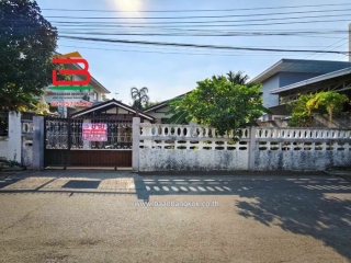 09980, ที่ดินพร้อมบ้าน หมู่บ้าน แสงอรุณ ซอยรามอินทรา 66,68 เนื้อที่ 71 ตรว. ถนนรามอินทรา แขวงคันนายาว เขตบางกะปิ กรุงเทพมหานคร