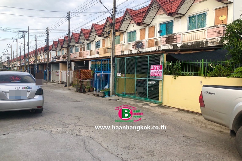ทาวน์เฮาส์ 2 ชั้น หลังมุม โครงการ สมฤทัยวรรณ 3 เนื้อที่ 43 ตรว. มี 3 ห้องนอน 2 ห้องน้ำ ถนนอยุธยา-อุทัย อ.อุทัย จ.อยุธยา