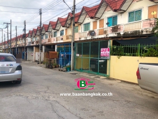 03713, ทาวน์เฮาส์ 2 ชั้น หลังมุม โครงการ สมฤทัยวรรณ 3 เนื้อที่ 43 ตรว. มี 3 ห้องนอน 2 ห้องน้ำ ถนนอยุธยา-อุทัย อ.อุทัย จ.อยุธยา