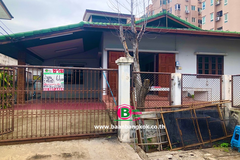 ที่ดินพร้อมบ้านเดี่ยว 1 ชั้น ซอย 20 มิถุนา แยก 5-11 เนื้อที่ 66 ตรว. มี 2 ห้องนอน 1 ห้องน้ำ ถนนรัชดาภิเษก เขตห้วยขวาง