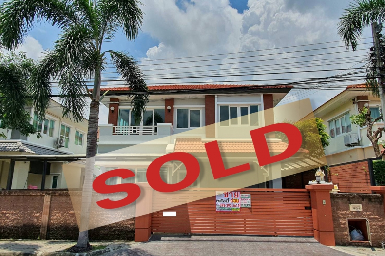 บ้านเดี่ยว 2 ชั้น โครงการ คาซ่าวิลล์ วัชรพล-สุขาภิบาล 5 บ้าน Renovate เเล้วสวยพร้อมอยู่ เนื้อที่ 50.6 ตรว. มี 3 ห้องนอน 3 ห้องน้ำ ถนนพหลโยธิน เขตสายไหม