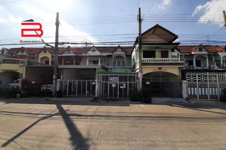 ทาวน์เฮาส์ 2 ชั้น โครงการ พิบูลย์ทรัพย์ เนื้อที่ 21.9 ตรว. มี 4 ห้องนอน 2 ห้องน้ำ ถนนหทัยราษฎร์ เขตคลองสามวา