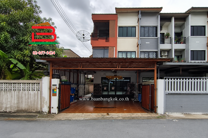 ทาวน์โฮม หมู่บ้านชุมชนทอส. 9 (ซอยพหลโยธิน 64) เนื้อที่ 30.5 ตรว. ใกล้โรงพยาบาล บี.แคร์ เมดิคอลเซ็นเตอร์ ถนนพหลโยธิน ตำบลคูคต อำเภอลำลูกกา จังหวัดปทุมธานี