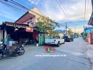 03902, บ้านเดี่ยวพร้อมห้องเช่า 1 ชั้น รังสิต-นครนายก 26 ซอย 1 เนื้อที่ 50.5 ตรว. มี 1 ห้องนอน 1 ห้องน้ำ ถนนพหลโยธิน อ.ธัญบุรี จ.ปทุมธานี