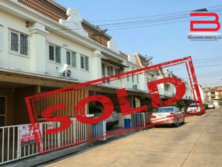 03746, ทาวน์เฮาส์ 2 ชั้น โครงการ ดิ เอ็กซ์คลูซีฟ นวลจันทร์ 56 เนื้อที่ 20.6 ตรว. มี 3 ห้องนอน 2 ห้องน้ำ ถนนเลียบด่วนรามอินทรา เขตบึงกุ่ม