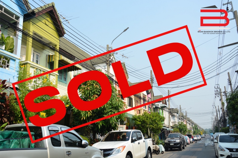 ทาวน์เฮาส์ 2 ชั้น โครงการ อมรพันธ์ เนื้อที่ 17.4 ตรว. มี 3 ห้องนอน 2 ห้องน้ำ ถนนวิภาวดีรังสิต เขตดอนเมือง 