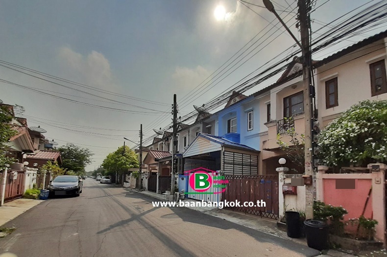ทาวน์เฮาส์ 2 ชั้น โครงการ เค.ซี.รามอินทรา 6 เนื้อที่ 16 ตรว. มี 2 ห้องนอน 2 ห้องน้ำ ถนนพระยาสุเรนทร์ เขตคลองสามวา