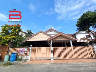 09027, บ้านเดี่ยว หมู่บ้าน มโนรมย์เพลส 7 เนื้อที่ 76.4 ตรว. ถนนเส้น3006 อ.ลำลูกกา จ.ปทุมธานี