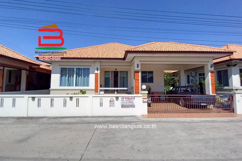 บ้านเดี่ยว 1 ชั้น หมู่บ้าน ฐานมั่นคง 15 เนื้อที่ 68 ตรว. (ซอยเอราวัณ 27) ถนนเอราวัณ 1 ตำบลคลองสอง อำเภอคลองหลวง ปทุมธานี