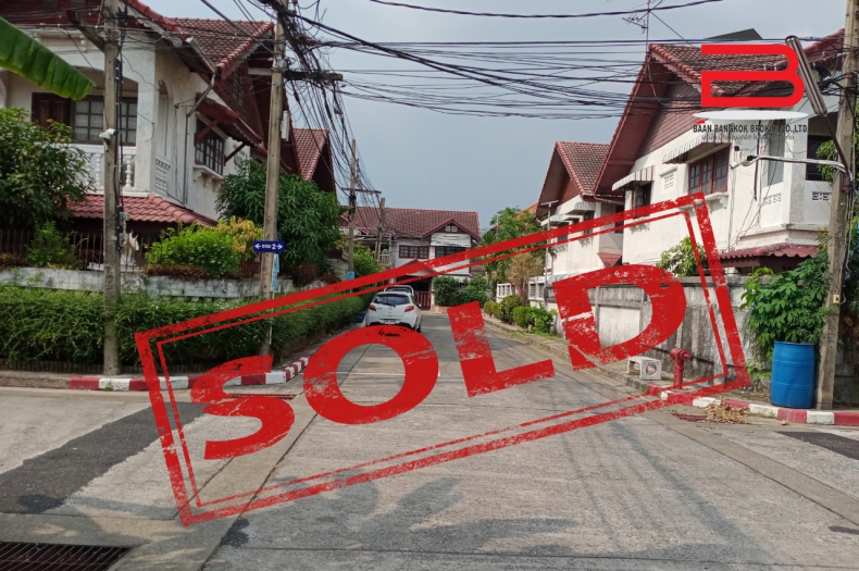 บ้านเดี่ยว 2 ชั้น หลังริม โครงการ เลิศอุบล 2 เนื้อที่ 66 ตรว. มี 3 ห้องนอน 2 ห้องน้ำ ถนนลาดพร้าววังหิน เขตลาดพร้าว