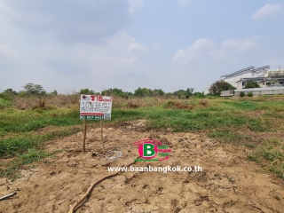 04079, ที่ดินเปล่า ข้างบริษัท สยาม คริสตัล ไรซ์ จำกัด เนื้อที่ 10 ไร่ 78 ตรว. ทางหลวงหมายเลข 3481 (กรุงเทพฯ-องค์รักษ์) อ.บางน้ำเปรี้ยว จ.ฉะเชิงเทรา 