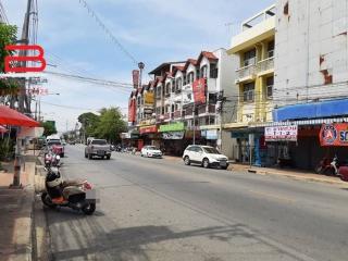 06743, อาคารพาณิชย์ 3.5 ชั้น (7 คูหา) แยกแขวงทางหลวงสุพรรรณบุรีที่ 1 เนื้อที่ 1-1-2 ไร่ ถนนประชาธิปไตย อ.เมือง จ.สุพรรณบุรี