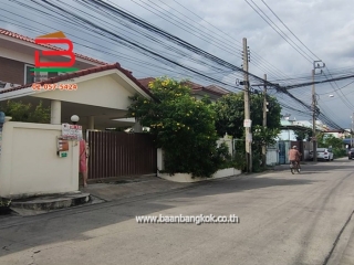 10516, ที่ดินพร้อมบ้านเดี่ยว หมู่บ้าน ร่มเย็น พระยาสุเรนทร์ ซอย 9 เนื้อที่ 60 ตรว แขวงบางชัน เขตมีนบุรี จ.กรุงเทพมหานคร