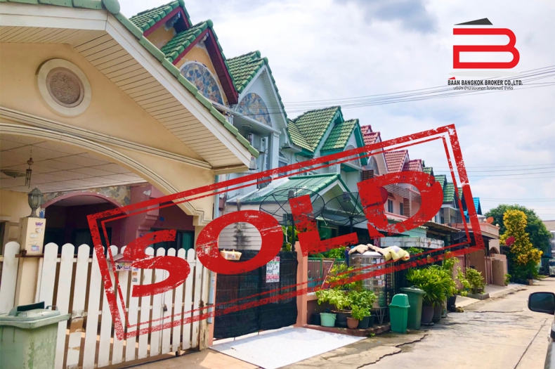 ทาวน์เฮาส์ 2 ชั้น โครงการ รัตนาธานี เนื้อที่ 23 ตรว. มี 2 ห้องนอน 2 ห้องน้ำ ถนนวัดลาดปลาดุก อ.บางบัวทอง จ.นนทบุรี