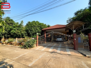 04225, บ้านเดี่ยวพร้อมเรือนรับรอง 2 ชั้น หลังมุม โครงการ ชวนชื่น กอล์ฟ อเวนิว เนื้อที่ 195.4 ตรว. มี 6 ห้องนอน 4 ห้องน้ำ ถนนกรุงเทพฯ-ปทุมฯ อ.เมือง จ.ปทุมธานี