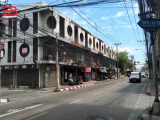 06734, อาคารพาณิชย์ 3 ชั้น หลังมุม โชคชัย 4 ซอย 8 เนื้อที่ 19 ตรว. มี 2 ห้องนอน 2 ห้องน้ำ ถนนลาดพร้าว เขตลาดพร้าว 