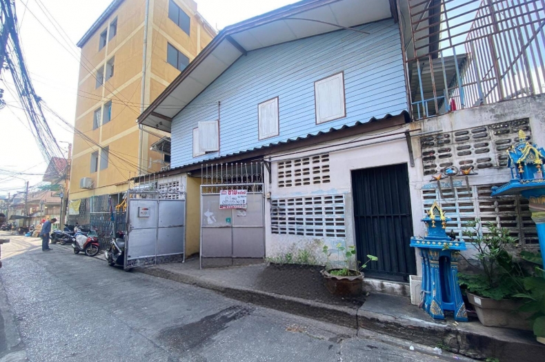 ที่ดินพร้อมห้องเช่า ประชาสงเคราะห์ 24 แยก 3 เนื้อที่ 61 ตรว. ถนนวิภาวดี แขวงสามเสนในฝั่งเหนือ เขตบางซื่อ กรุงเทพฯ