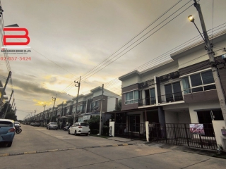 06732, ทาวน์เฮาส์ หมู่บ้าน ศุภาลัย เบลล่า ลำลูกกา คลอง 4 เนื้อที่ 16.4 ตรว. ถนนพระองค์เจ้าสาย คลอง 4 อ.ลำลูกกา จ.ปทุมธานี