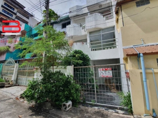 06630, ทาวน์โฮม 3 ชั้น ซอยทัพพระยา 15 เนื้อที่ 19.1 ตรว. มี 2 ห้องนอน 3 ห้องน้ำ ถนนสุขุมวิท อ.บางละมุง จ.ชลบุรี
