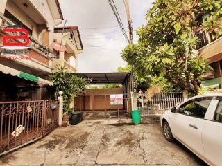 06721, ทาวน์เฮาส์ 2 ชั้น หลังมุม โครงการ เลิศอุบลวัชรพล เนื้อที่ 25.6 ตรว. มี 3 ห้องนอน 2 ห้องน้ำ ถนนวัชรพล เขตบางเขน