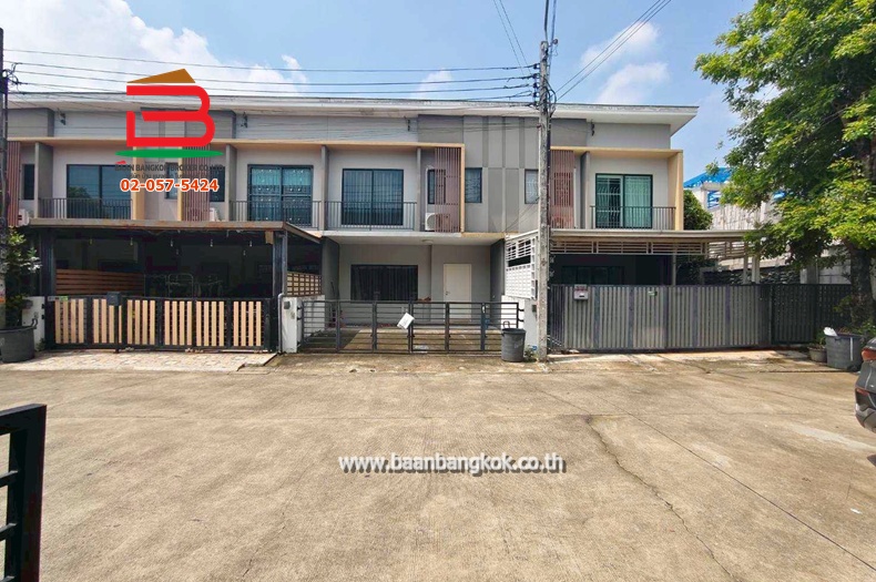 ทาวน์เฮาส์ 2 ชั้น หมู่บ้านเดอะคอนเนค 28 เนื้อที่ 21 ตรว. (ใกล้โรงเรียนศิริวัฒน์วิทยา) ถนนพหลโยธิน แขวงคลองถนน เขตสายไหม