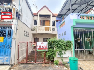 06827, ทาวน์เฮาส์ 2 ชั้น โครงการ ระเบียงทอง เนื้อที่ 16.1 ตรว. มี 2 ห้องนอน 2 ห้องน้ำ ถนนพหลโยธิน เขตสายไหม