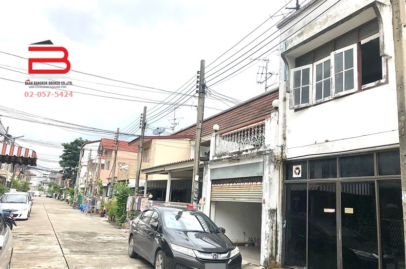 ทาวน์เฮาส์ 2 ชั้น โครงการ สินพัฒนาธานี เนื้อที่ 19 ตรว. มี 2 ห้องนอน 2 ห้องน้ำ ถนนวิภาวดีรังสิต เขตจตุจักร