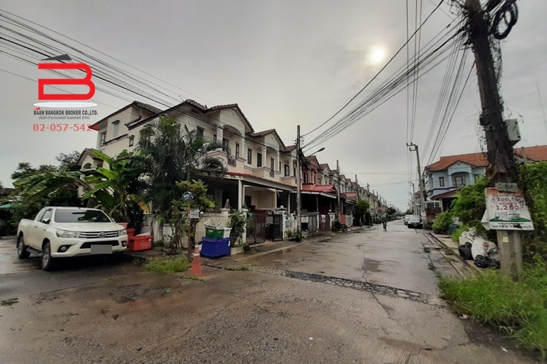 ทาวน์เฮาส์ หมู่บ้าน เค.ซี.รามอินทรา 6 เนื้อที่ 20.3 ตรว. ถนนพระยาสุเรนทร์ เขตคลองสามวา