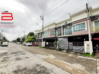 06865, ทาวน์เฮาส์ 2 ชั้น โครงการ ศุภาลัย เบลล่า ลำลูกกา คลอง 4 เนื้อที่ 16.8 ตรว. มี 3 ห้องนอน 2 ห้องน้ำ ถนนพระองค์เจ้าสาย คลอง 4 อ.ลำลูกกา จ.ปทุมธานี